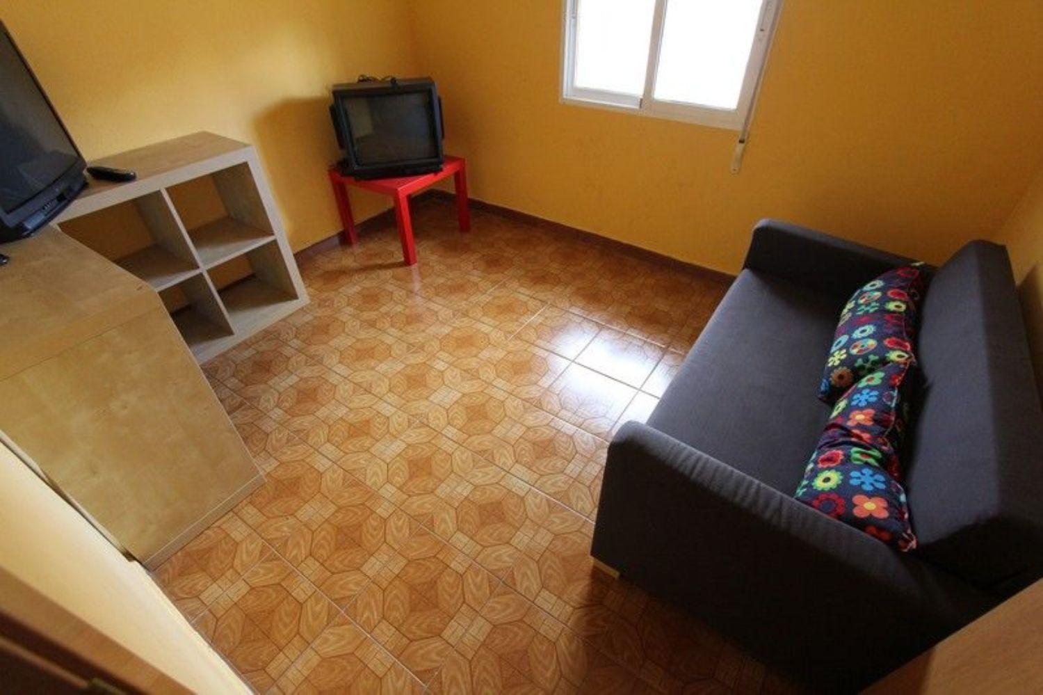 CHALET  DE  CORTA TEMPORADA. 750 € /MES