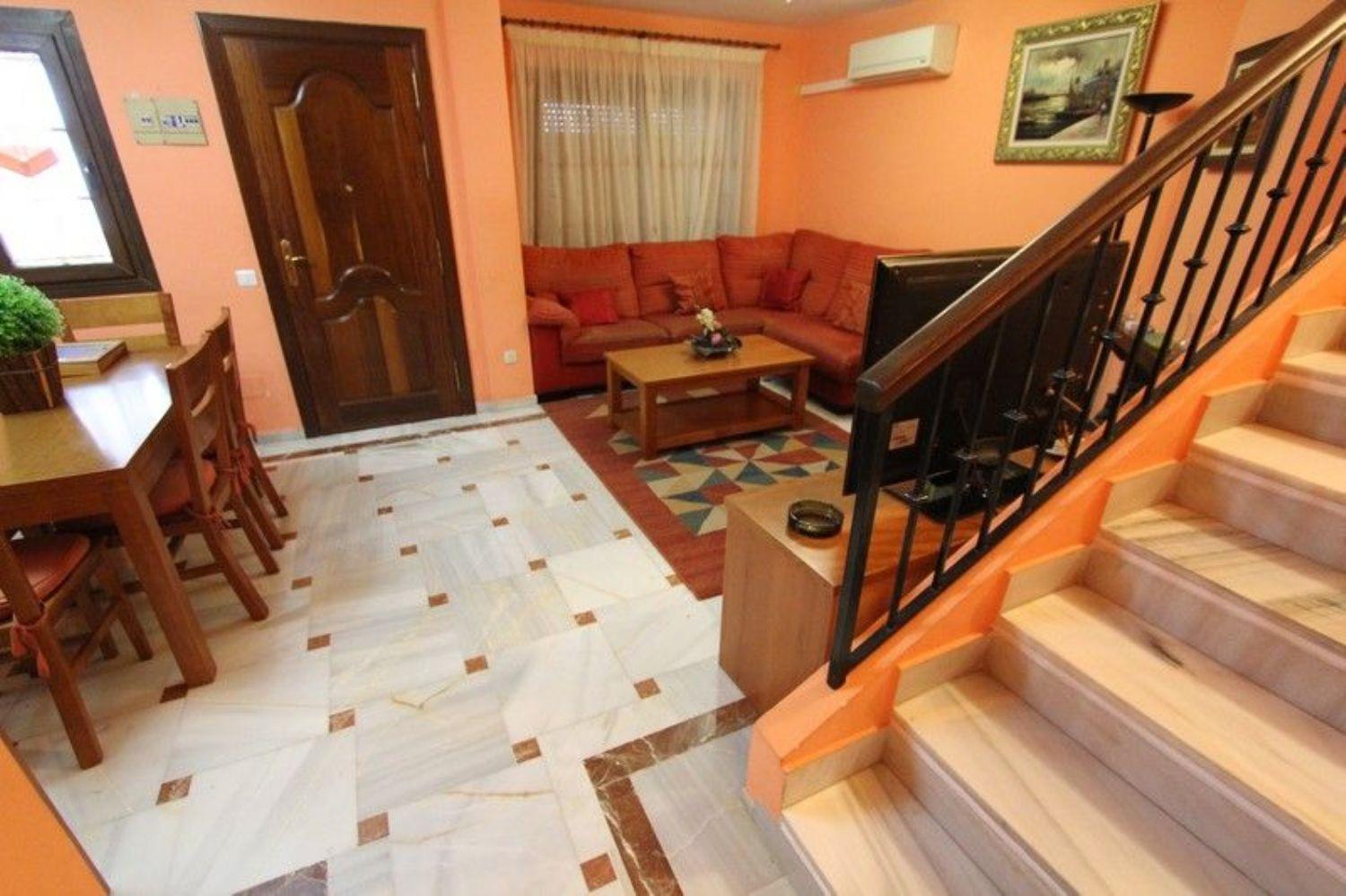 CHALET  DE  CORTA TEMPORADA. 750 € /MES