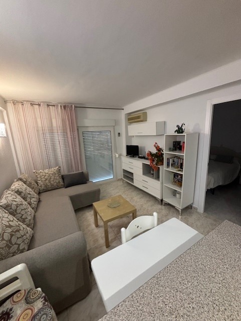 SHORT SEASON APARTMENT. €440 /MONTH