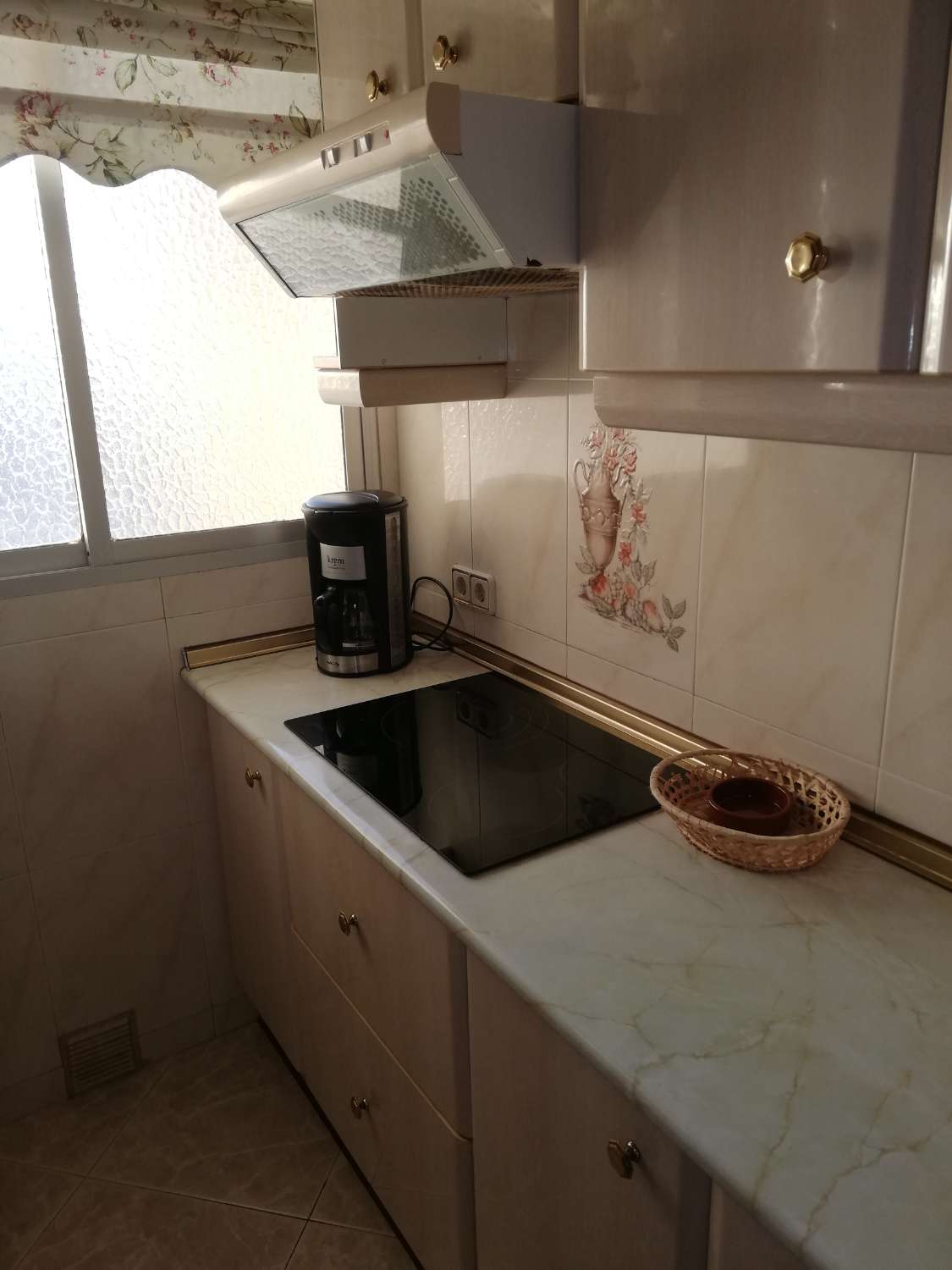 APPARTEMENT COURTE SAISON. 660 € /MOIS