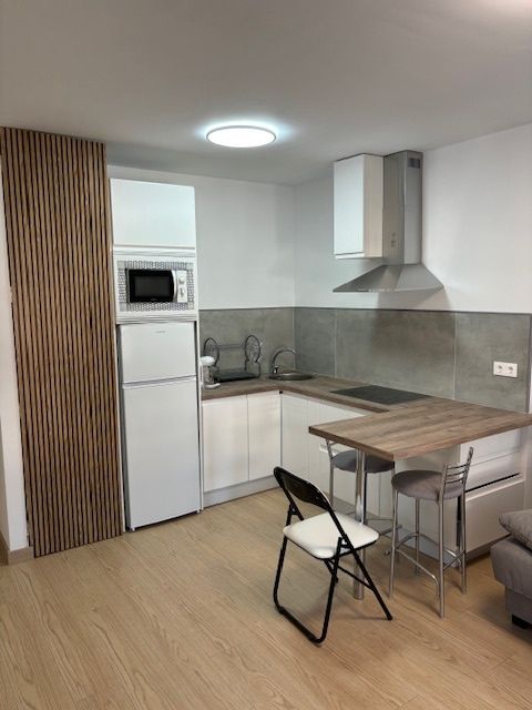 SHORT TERM APARTMENT. €660/MONTH FROM OCTOBER TO MAY