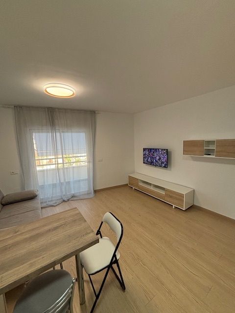 SHORT TERM APARTMENT. €660/MONTH FROM OCTOBER TO MAY