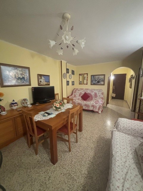 APARTAMENTO DE  CORTA TEMPORADA. 550 € /MES