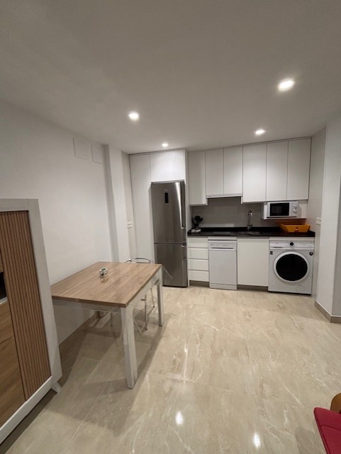 APARTAMENTO DE  CORTA TEMPORADA. 660€ /MES